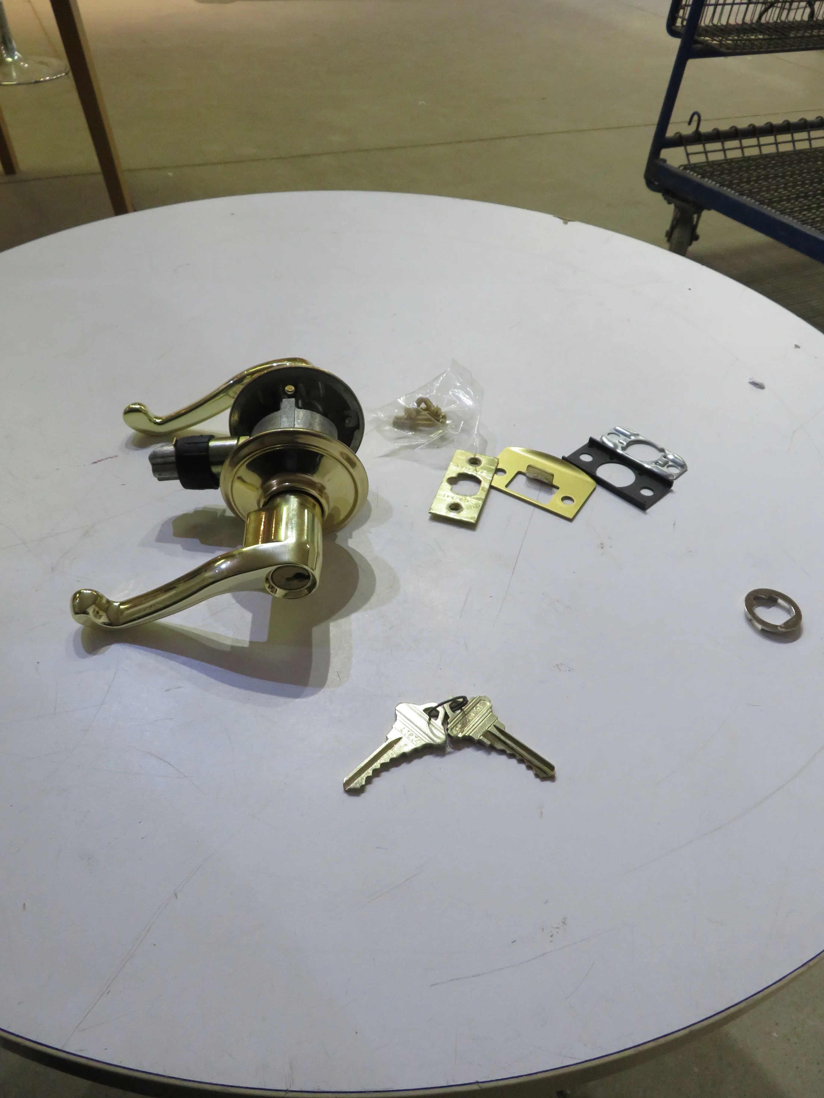 Schlage Keyed Entrance Right Hand Lever - Image 3