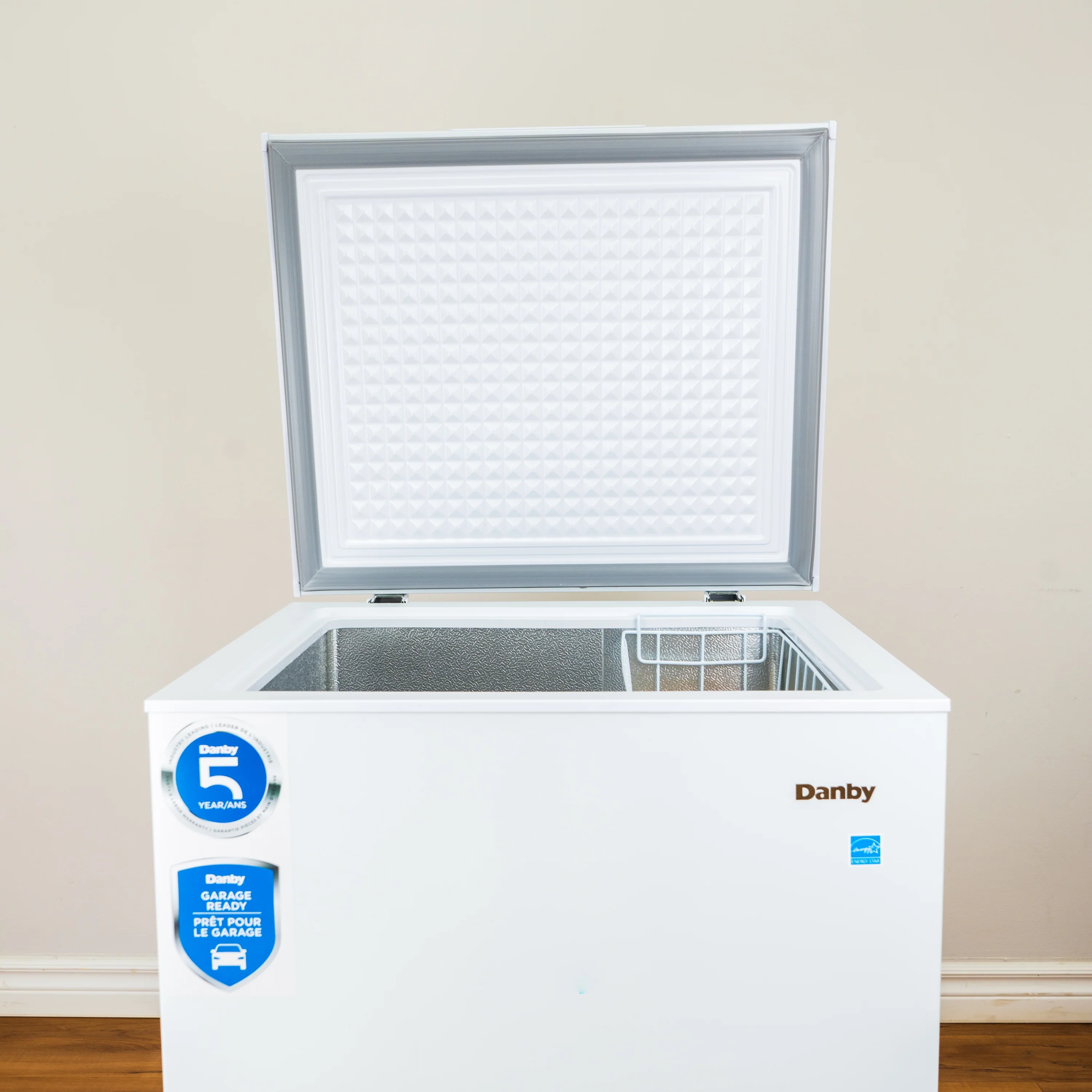Square Chest Freezer - 5.0 Cu. Ft. - White - Image 2