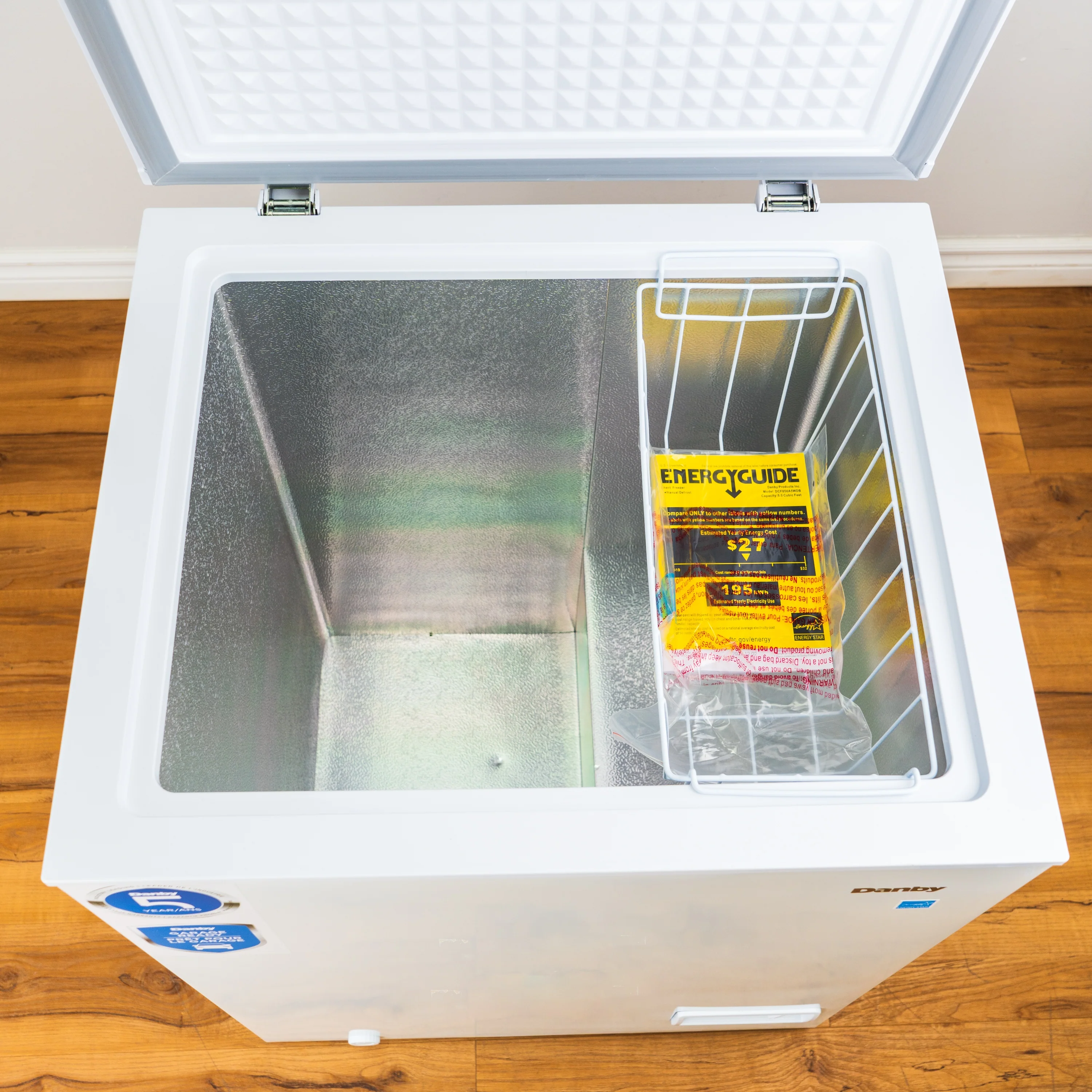 Square Chest Freezer - 5.0 Cu. Ft. - White - Image 3