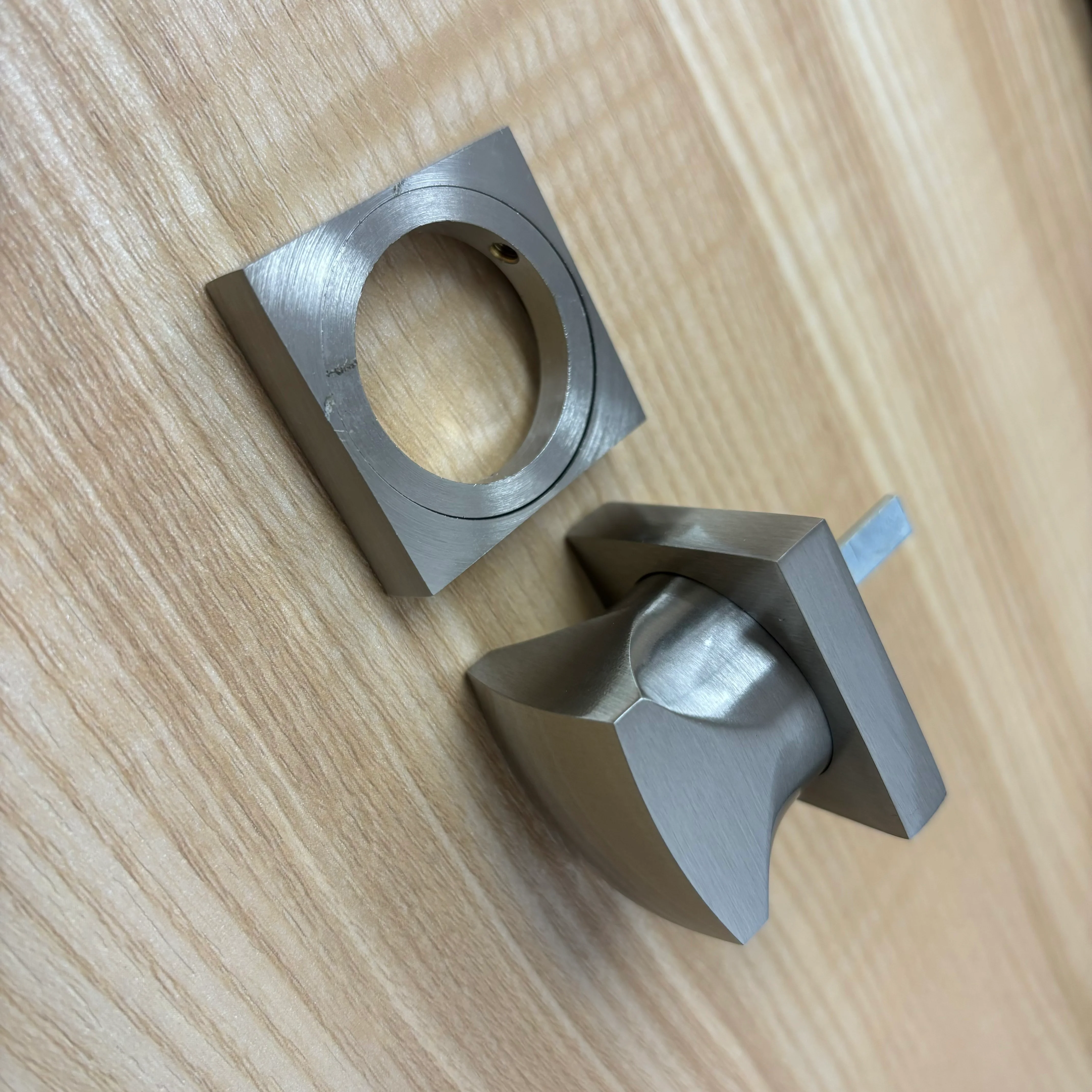 Square Thumb Turn Set – Brushed Metal Finish, 3-pack, 8000STTUS15 - Image 4