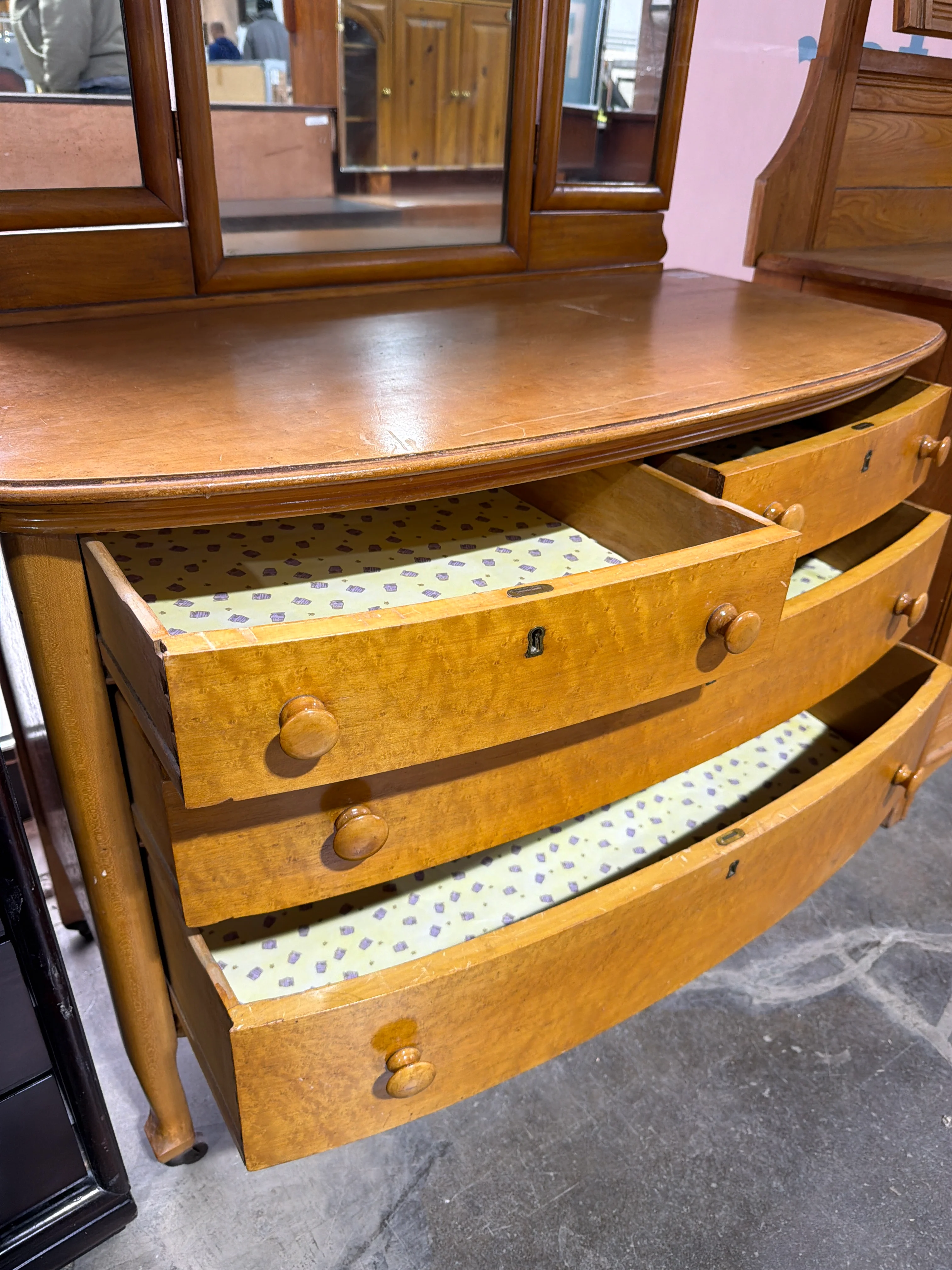 Cassandra Vintage Pine Dresser with 3-Pane Mirror and Original Casters - Image 2