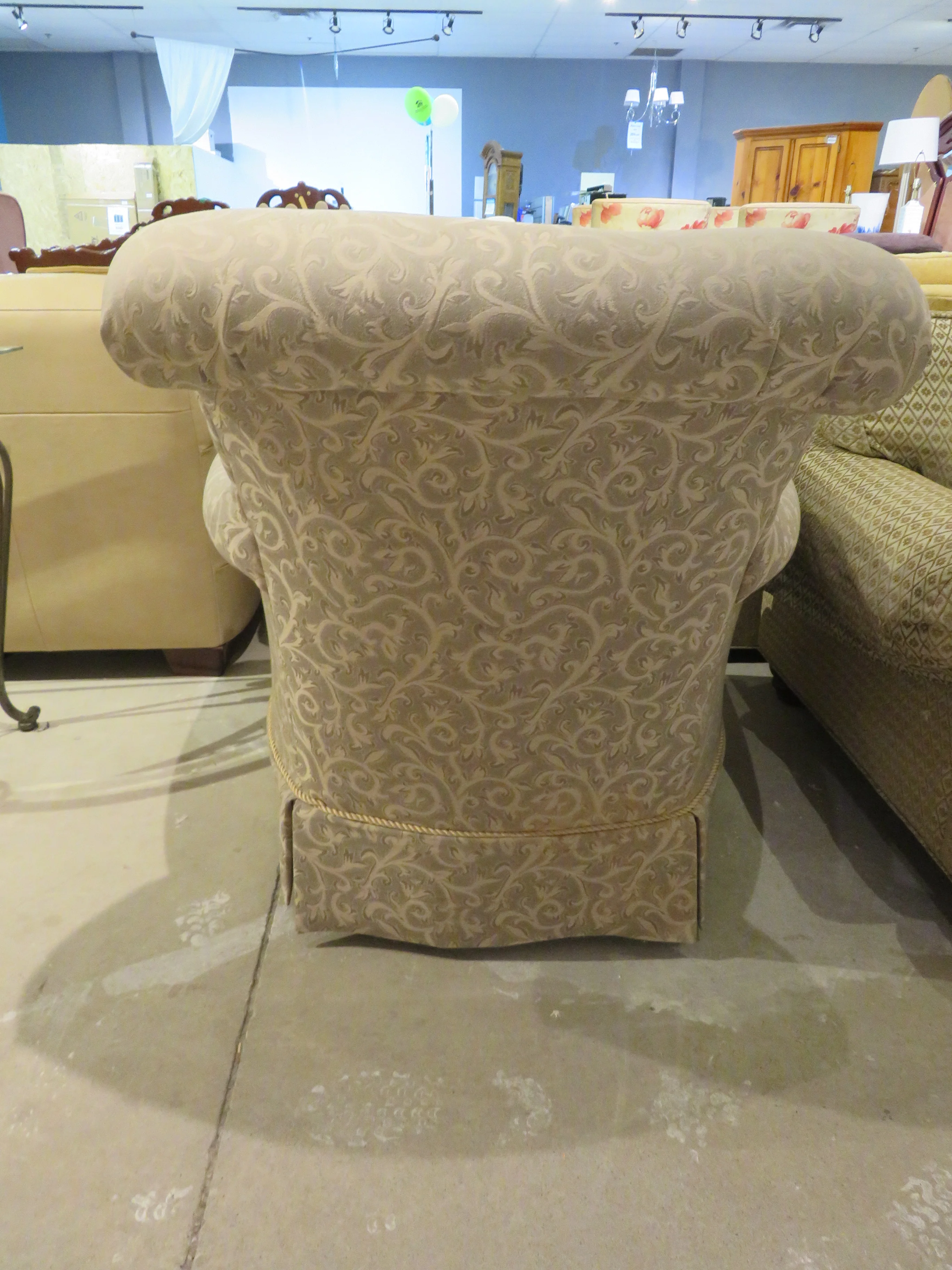 Traditional Style Armchair - Image 3