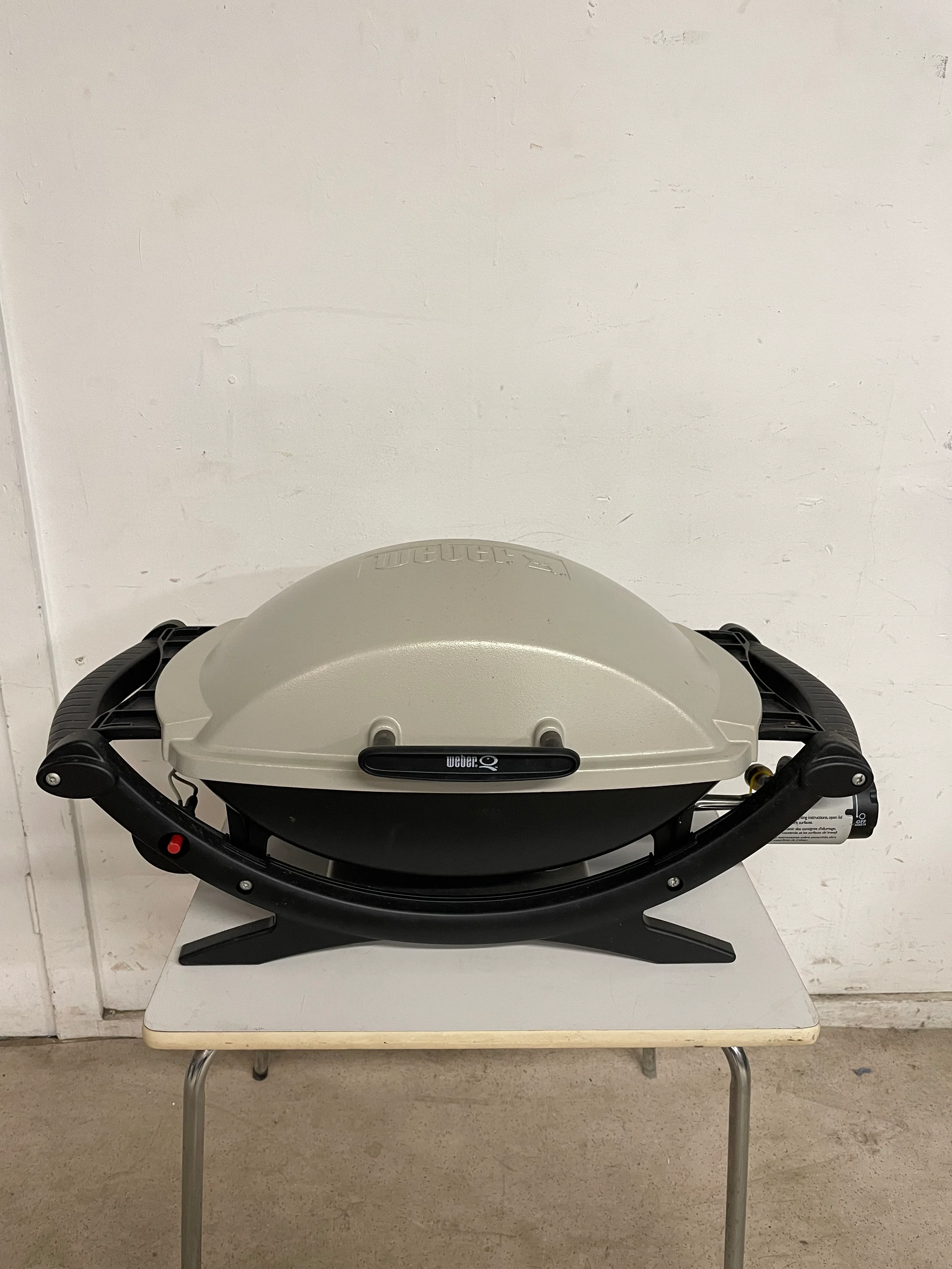 Weber Q200 Grill - Image 2