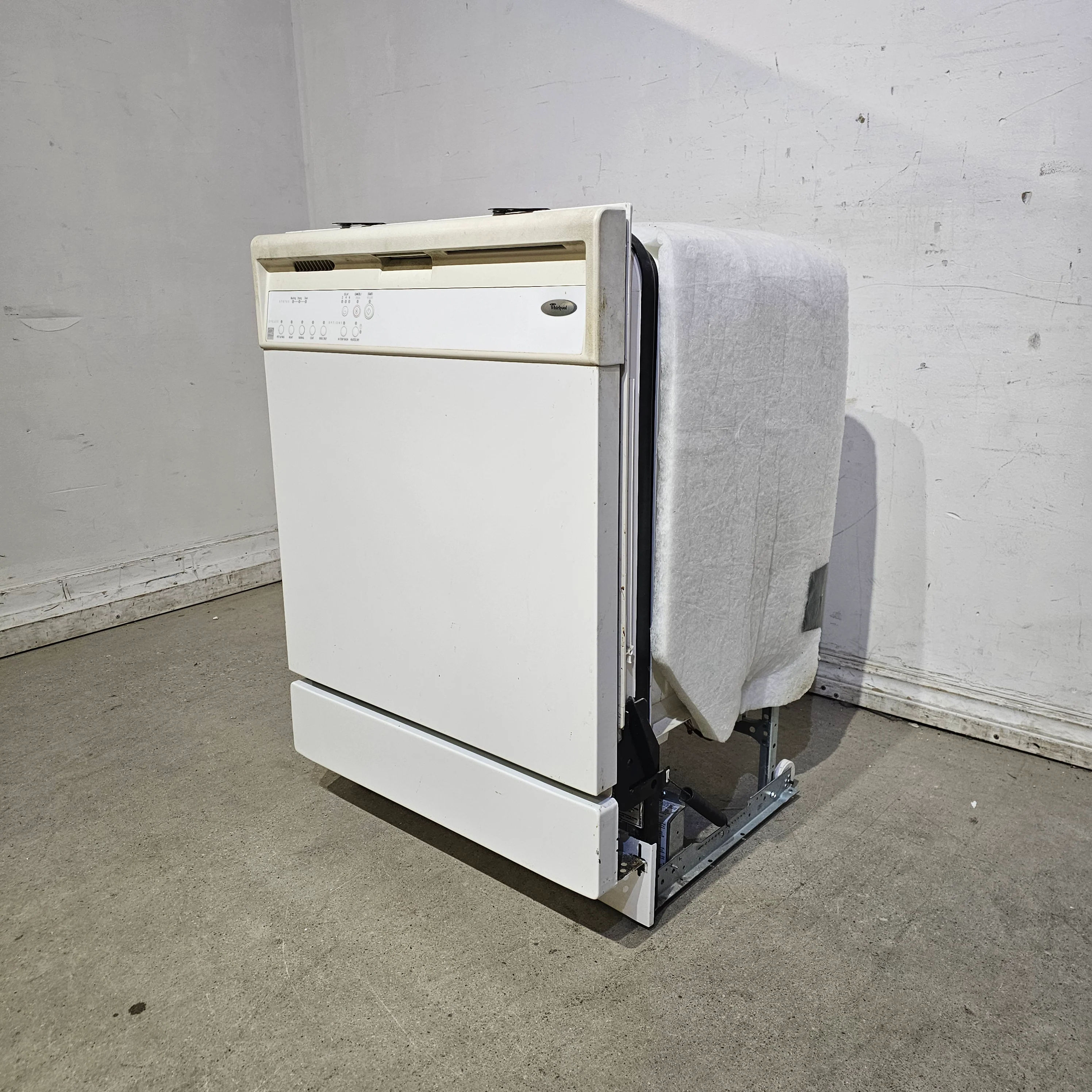 Whirlpool Built-In Dishwaser - Image 4