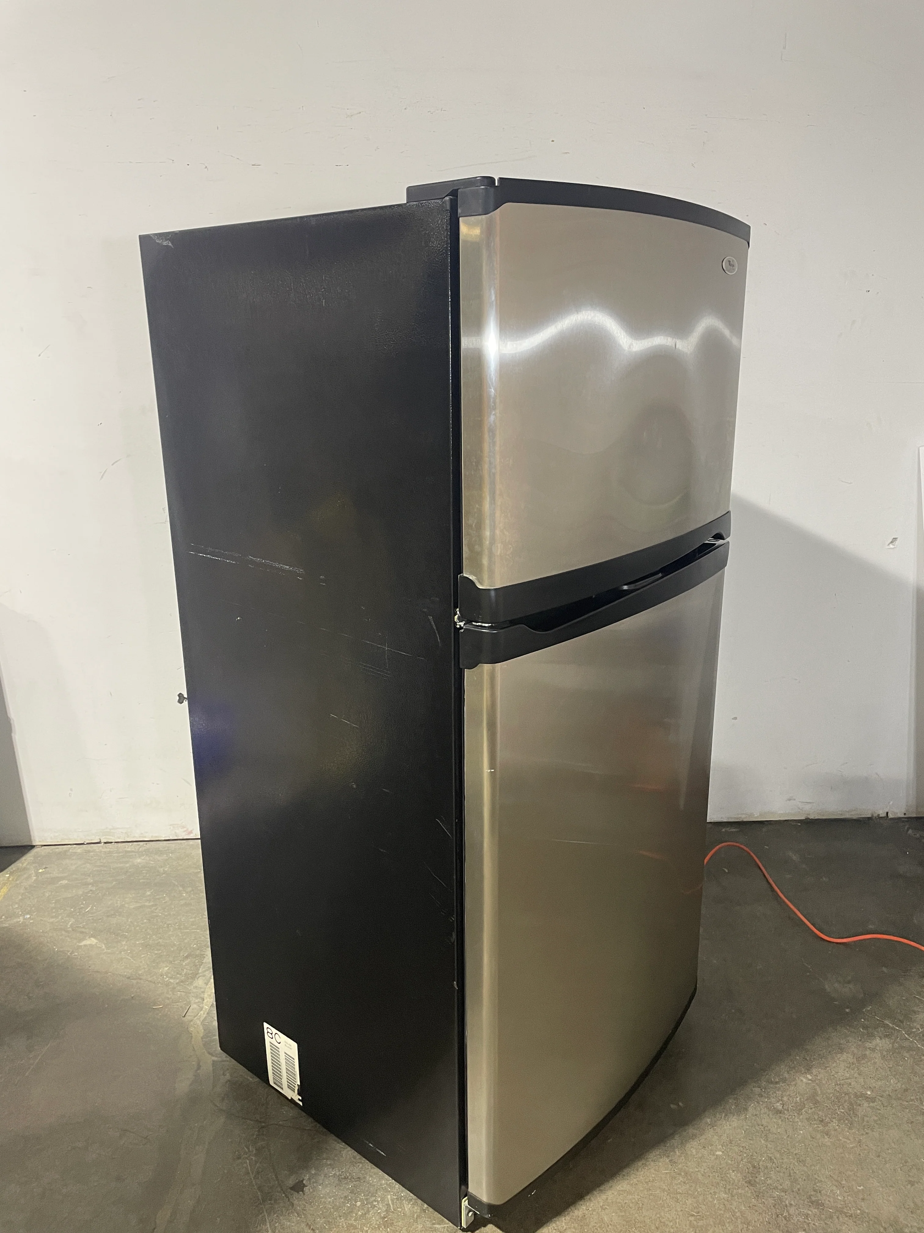 Whirlpool Gold 30" Refrigerator in Stainless Steel - Image 3