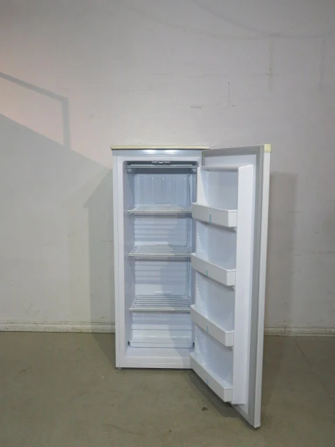 White Danby Upright Freezer - Image 2