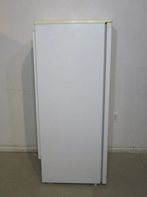 White Danby Upright Freezer - Image 3