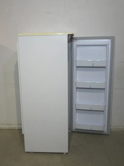 White Danby Upright Freezer - Image 4
