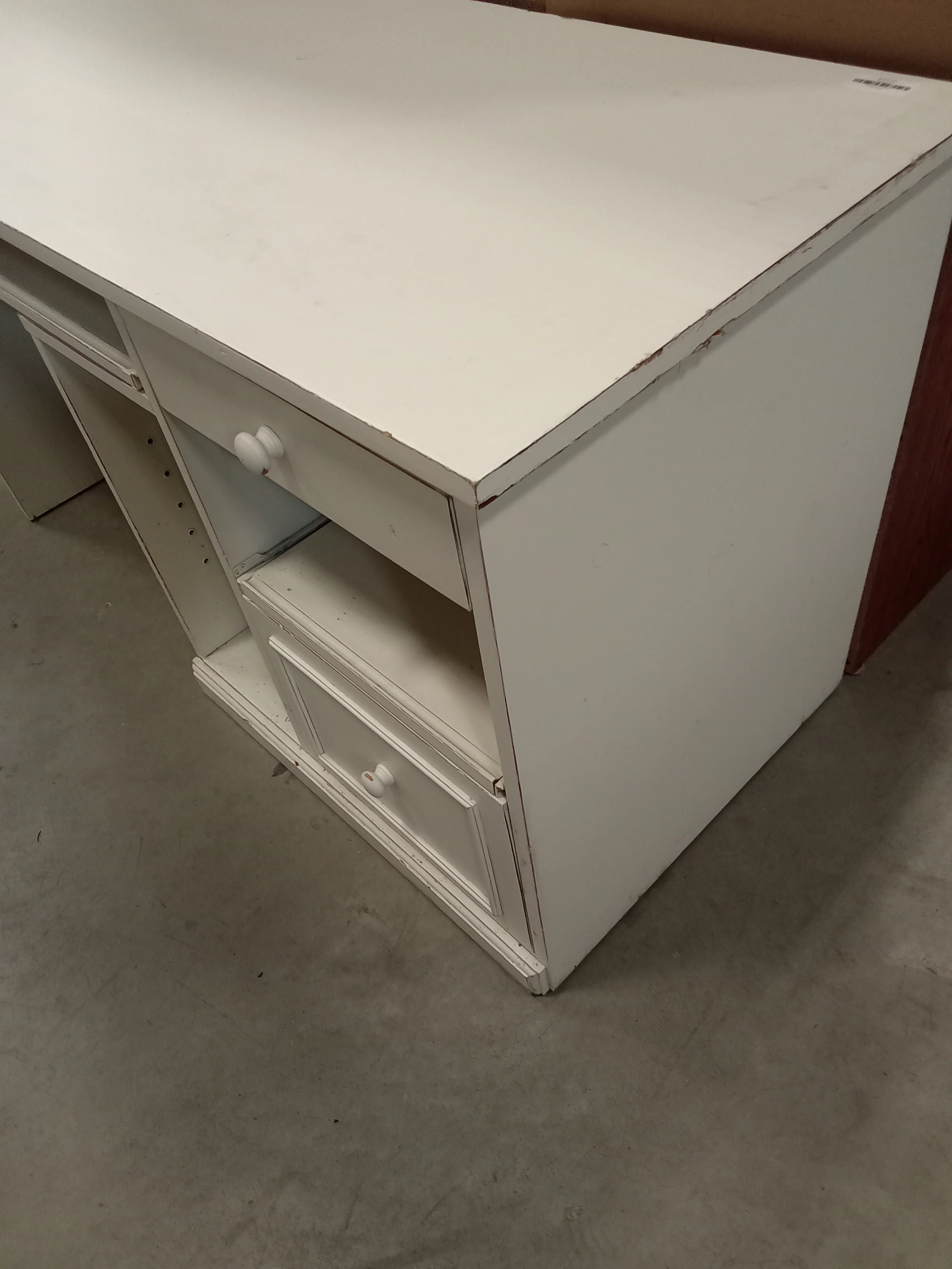 White Desk - Image 5
