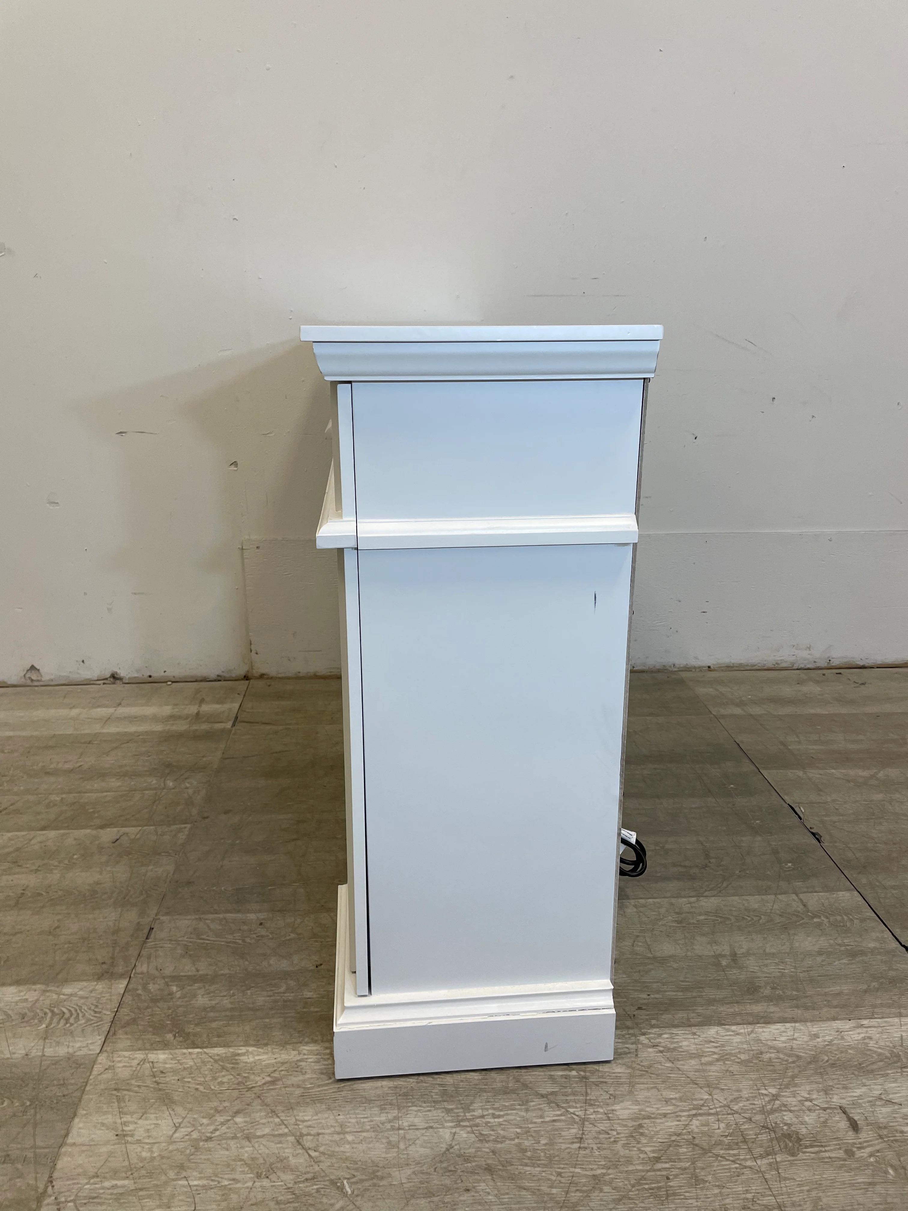 White Electric Fireplace With Mantel - Image 7