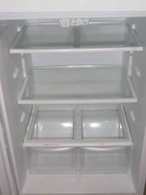 White Kenmore Top Freezer Refrigerator - Image 4