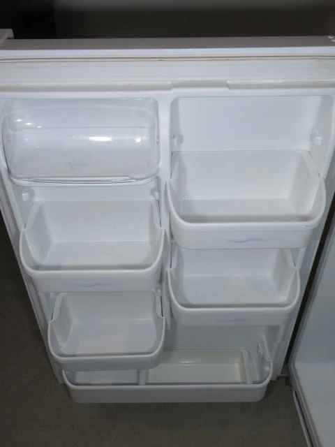 White Kenmore Top Freezer Refrigerator - Image 5