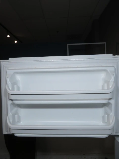 White Kenmore Top Freezer Refrigerator - Image 7