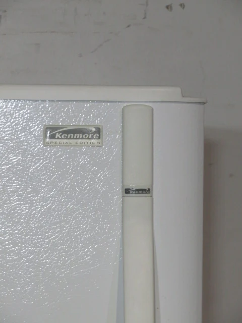 White Kenmore Top Freezer Refrigerator - Image 8