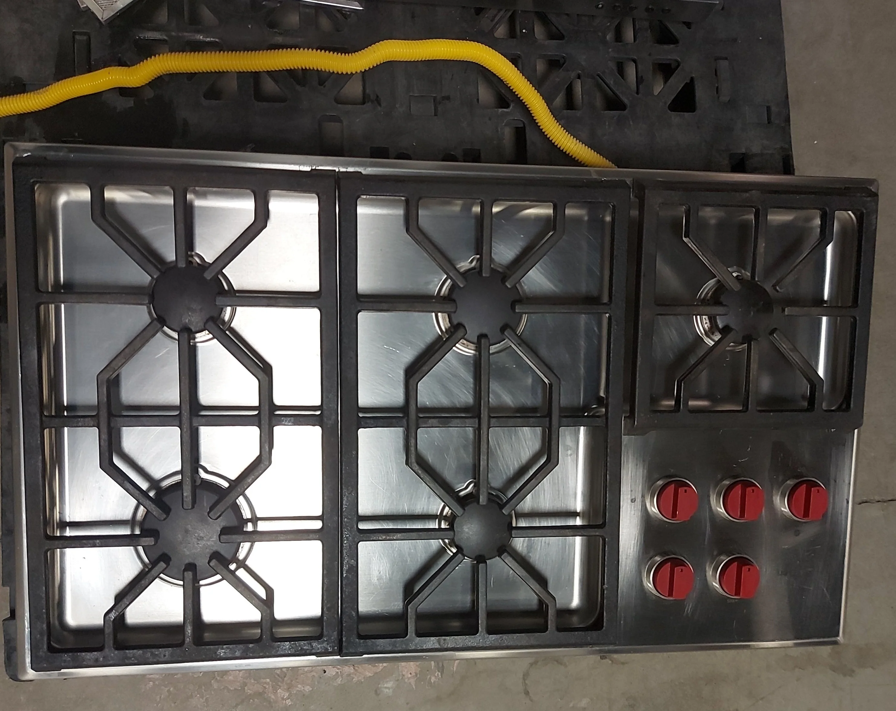 Wolf Professional 36" Gas Cooktop w/ 5-Burners - Image 2
