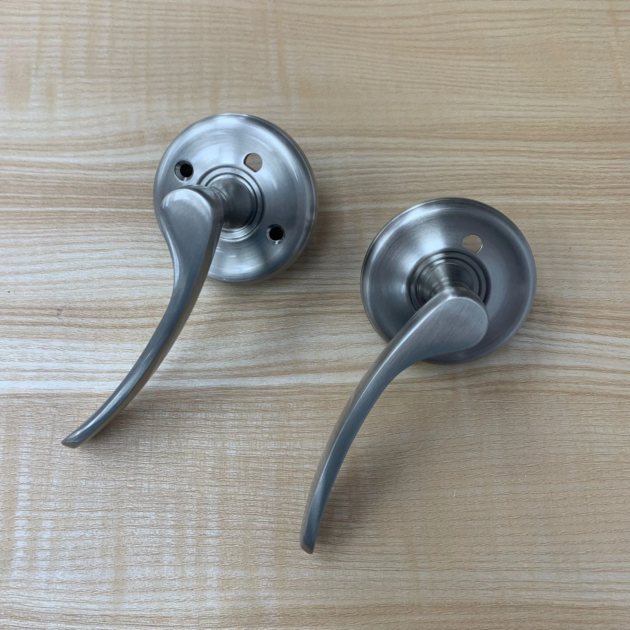 Woodbridge Passage Door Lever Set - Left Hand, Satin Nickel 2001WDGTRE - Image 2