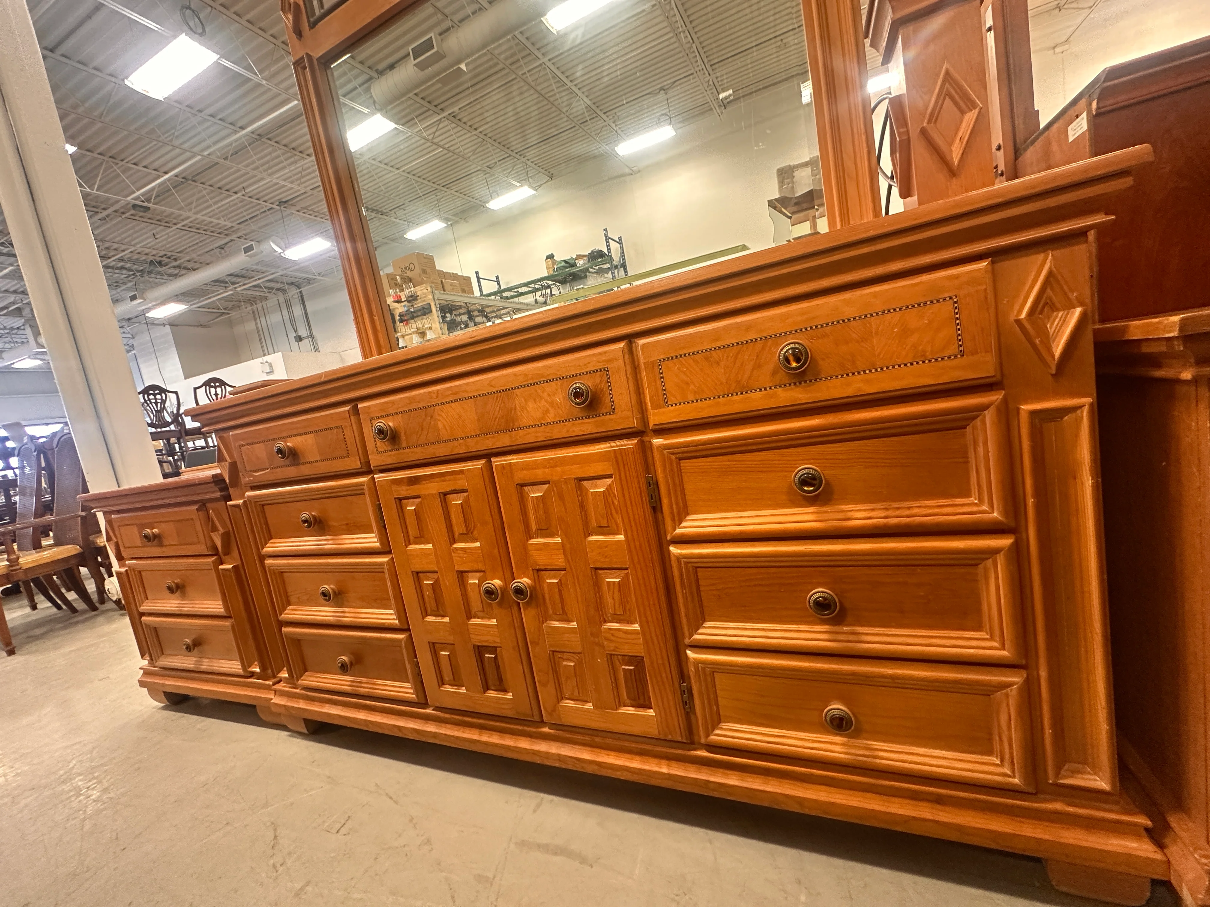 Wooden dresser w/ mirror